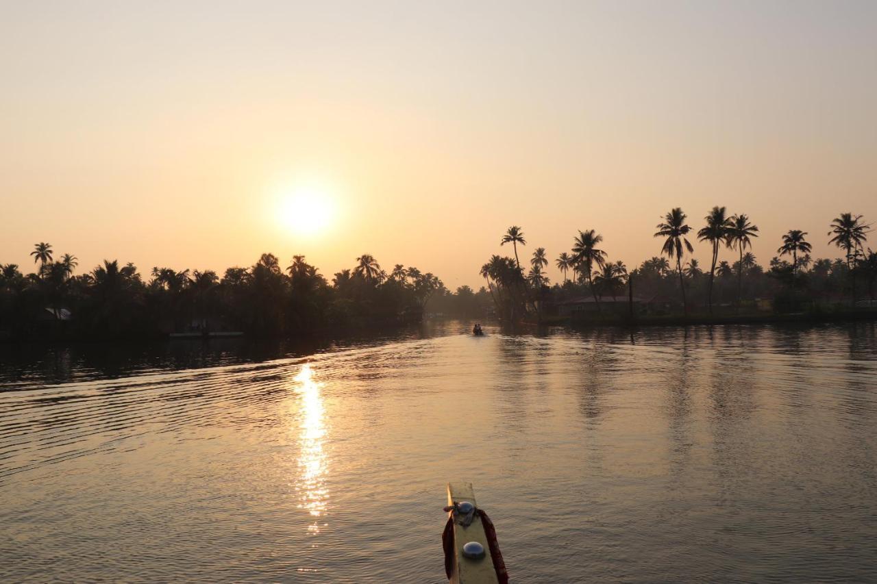 Sreekrishna Houseboat C/O Sreekrishna Ayurveda Panchakarma Centre Hotel Alappuzha Exterior photo