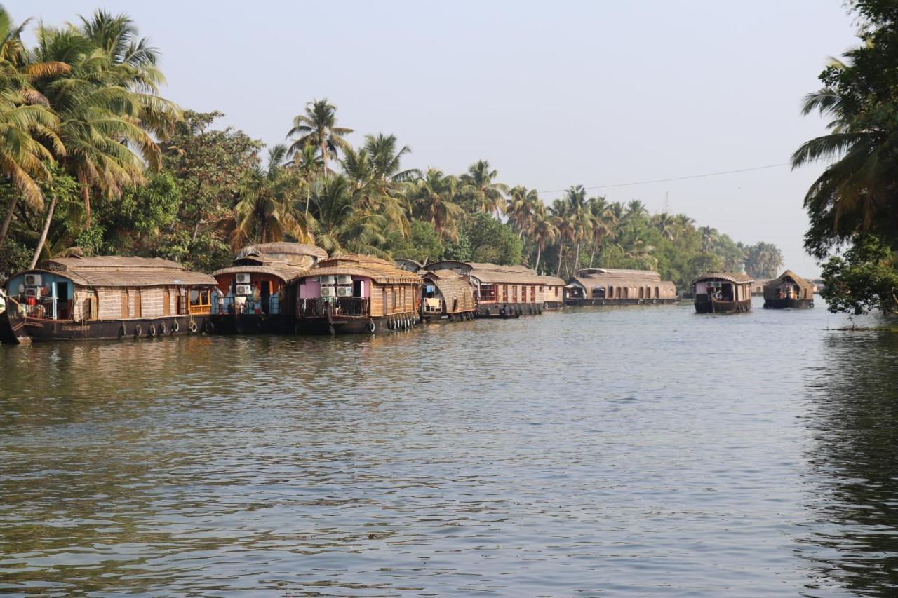 Sreekrishna Houseboat C/O Sreekrishna Ayurveda Panchakarma Centre Hotel Alappuzha Exterior photo