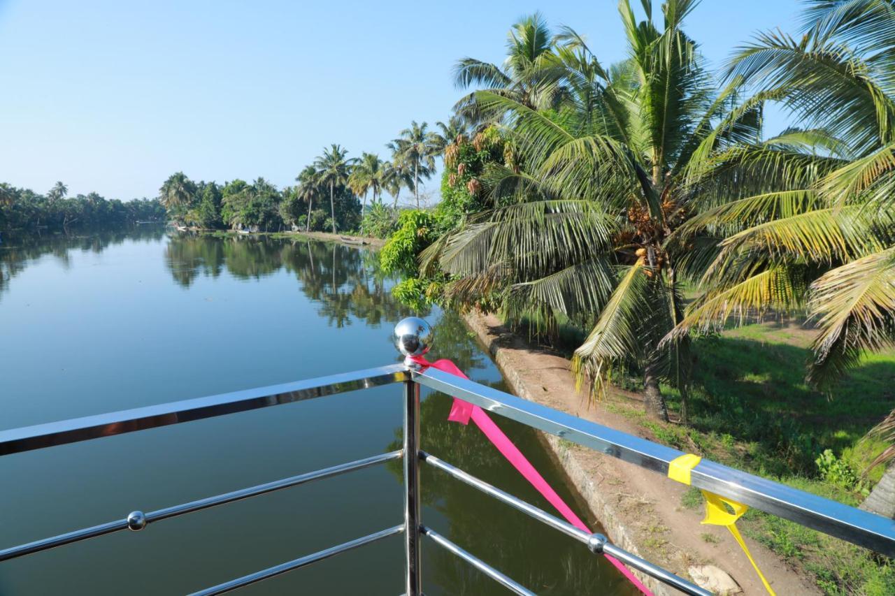 Sreekrishna Houseboat C/O Sreekrishna Ayurveda Panchakarma Centre Hotel Alappuzha Exterior photo